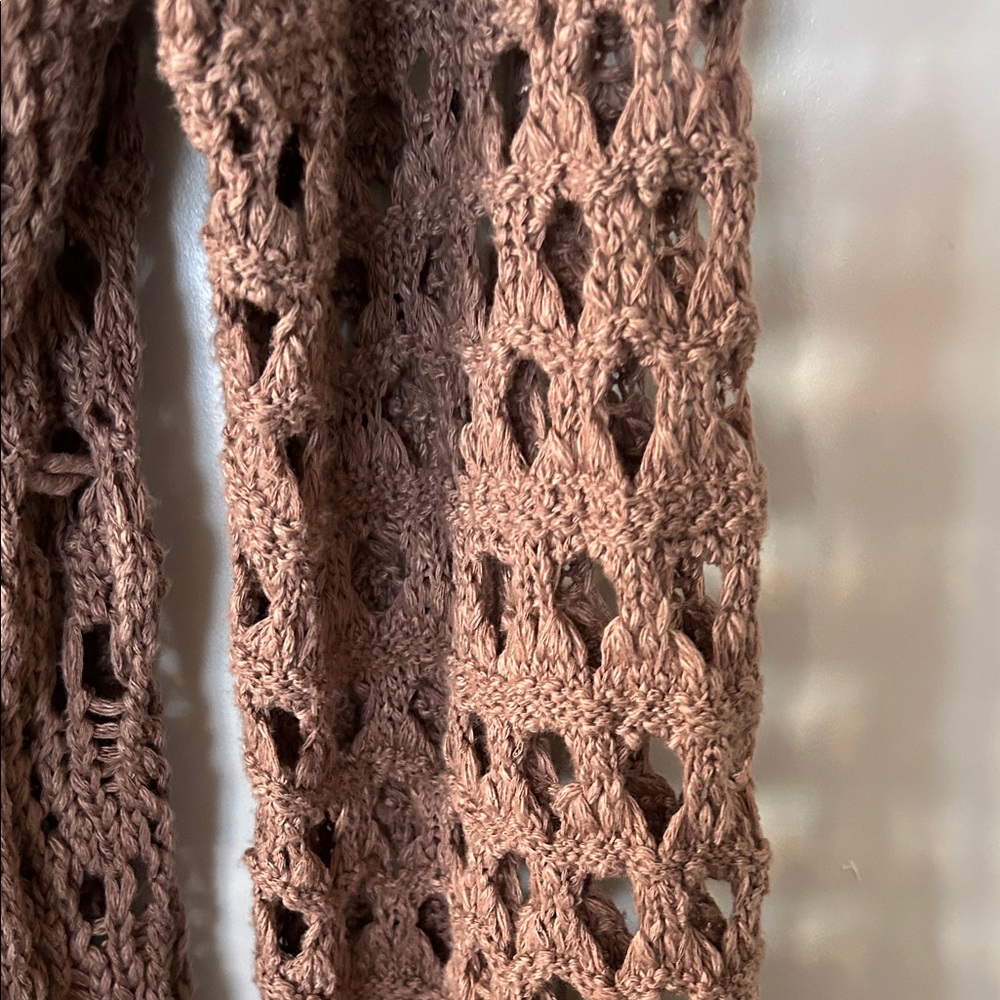 NEW LISTING! FREE PEOPLE CROCHET LONG DUSTER IN A BEAUTIFUL MAUVE COLOR - Picture 4 of 8